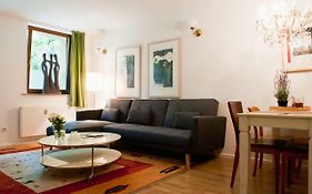 Beautiful Park Apartment For 4 Guests